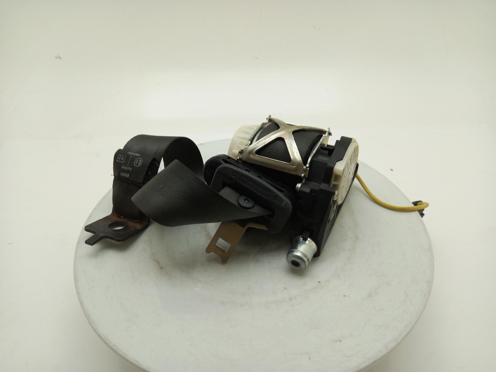 Renault clio seat belt online