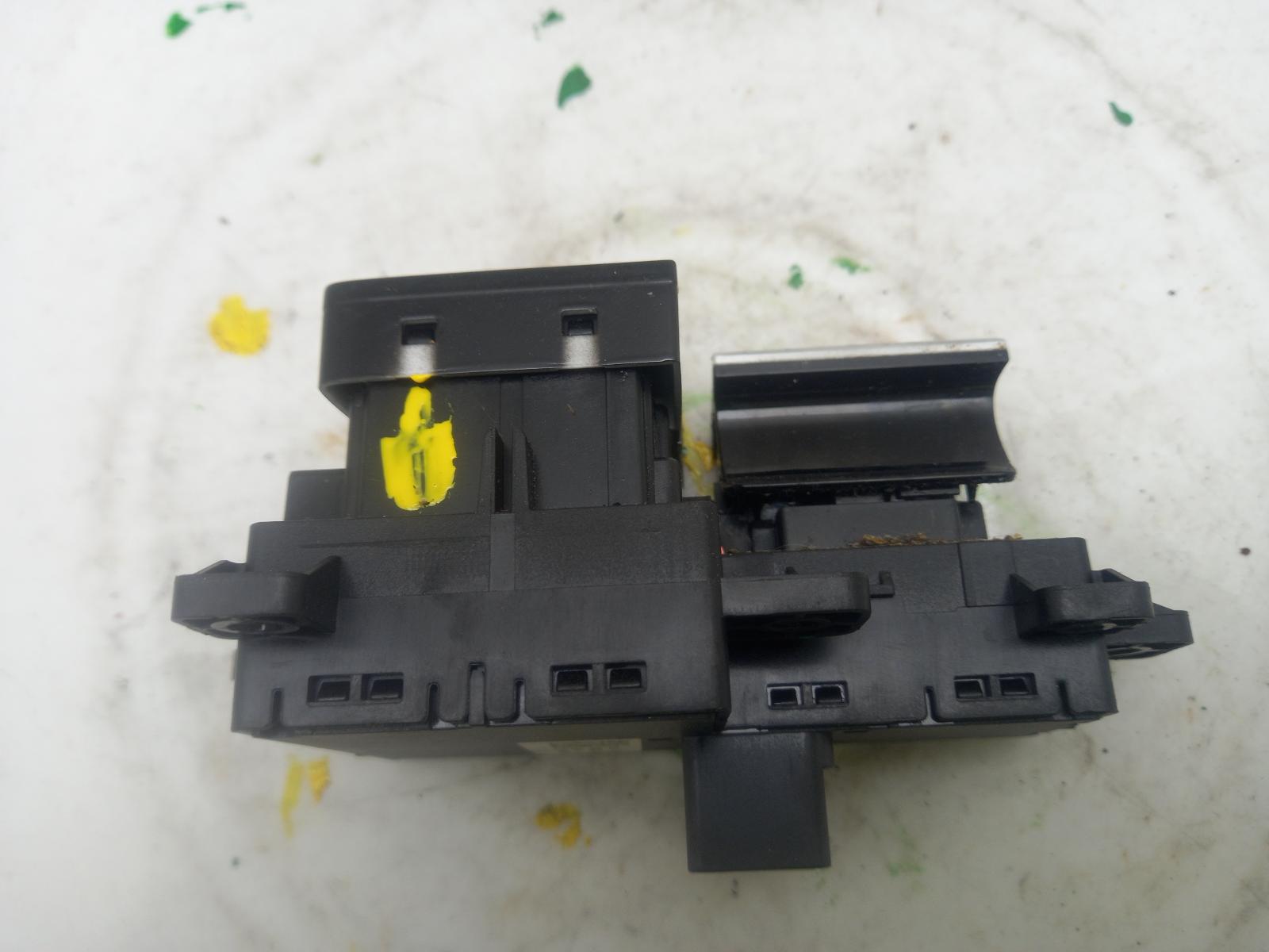 Handbrake Switch - Mg Hs 2025 - Image 7