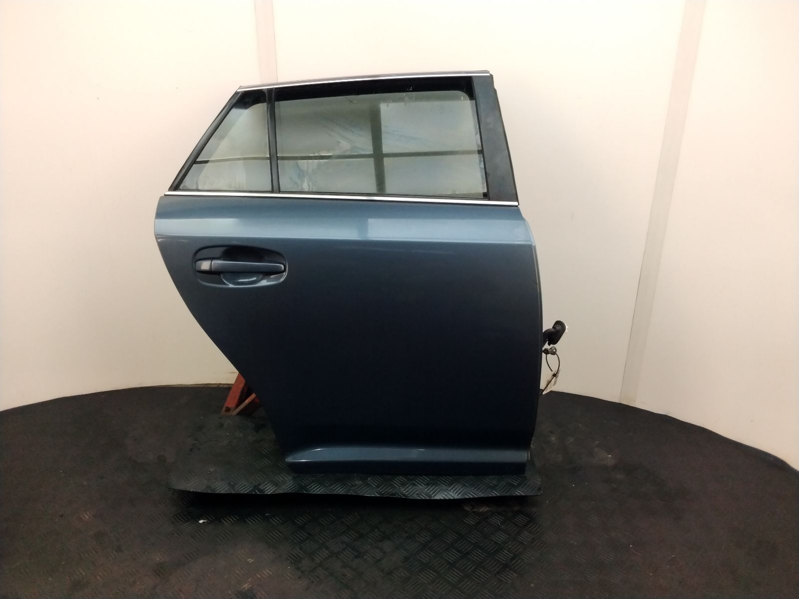 View Auto part R Rear Door TOYOTA AVENSIS 2009